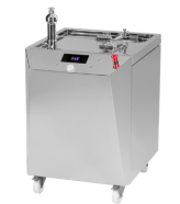 图片包含 小, 桌子, 站, 男人描述已自动生成