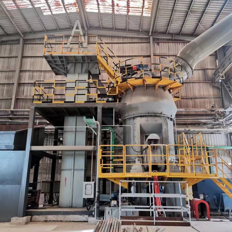 104708_442857_jswz.jpg 山东GKLM立式磨粉机生产现场.jpg