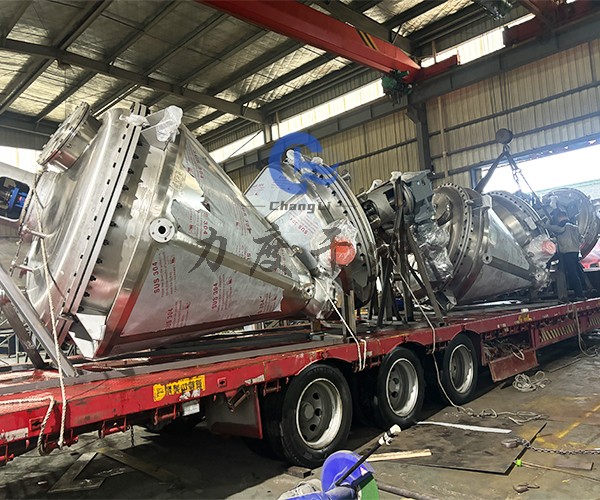 2.jpg 单锥螺带真空干燥机发货现场:奏响高效与品质的乐章!