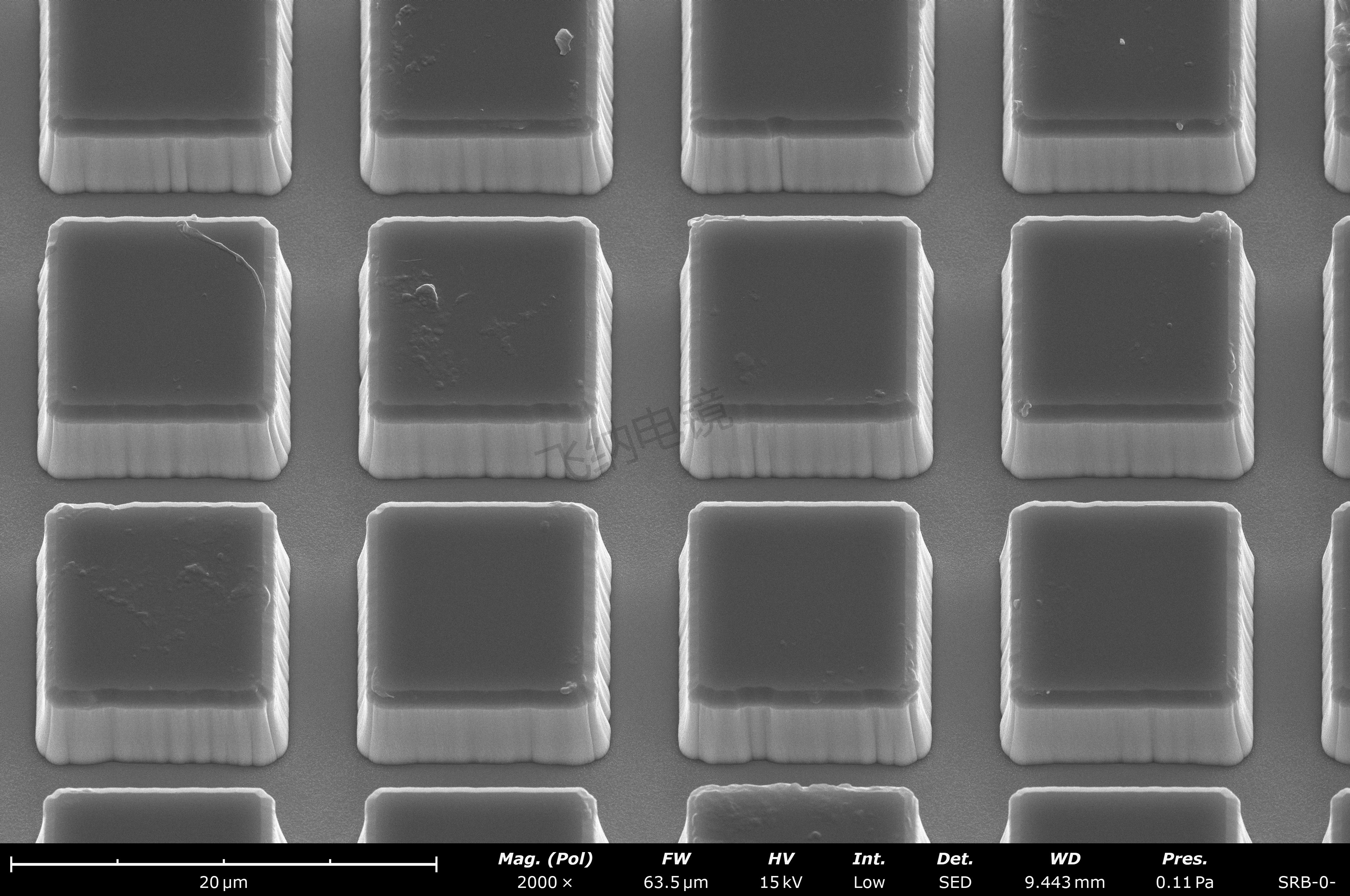 扫描电镜下PCB掩膜