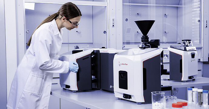 一台动态图像分析仪,三个分散单元 一台动态图像分析仪,三个分散单元