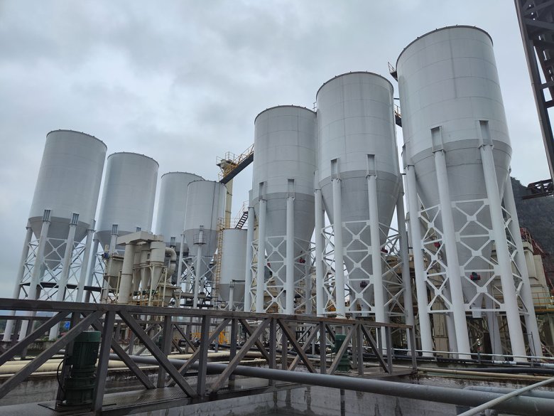 110521_579643_jswz.jpg 桂林氢氧化钙设备现场.jpg