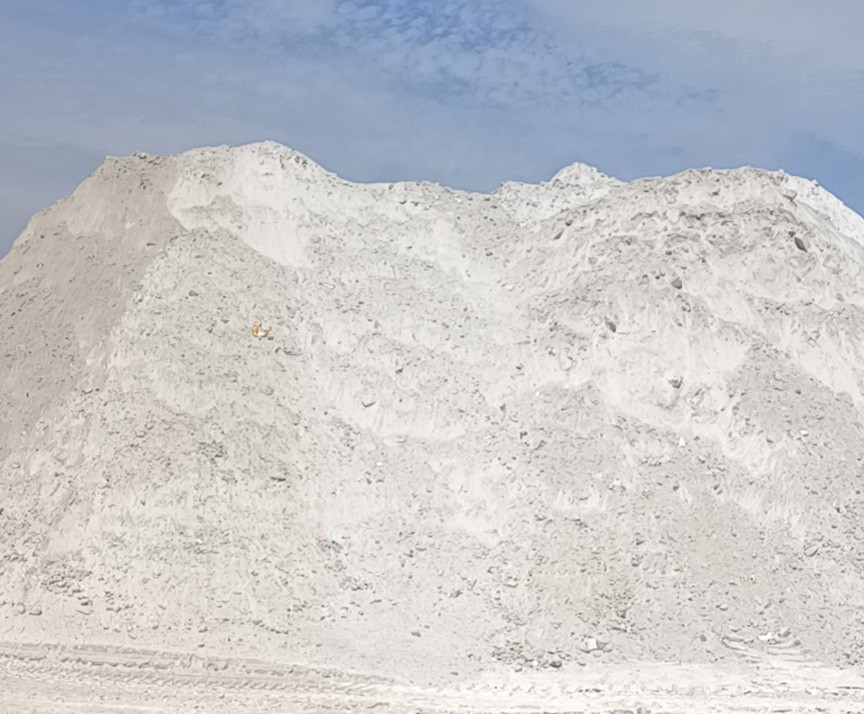 山东某地堆积如山的花岗岩锯泥 大理石锯泥 山东某地堆积如山的花岗岩锯泥 大理石锯泥