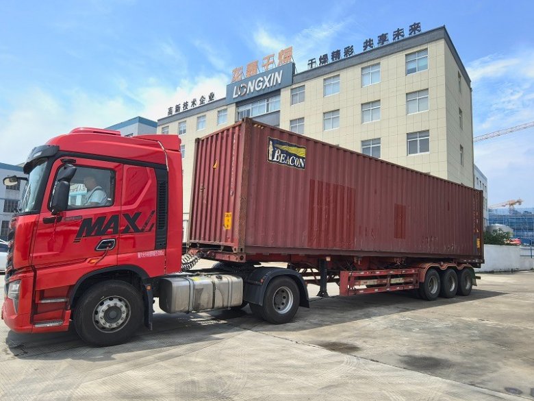 2025-08-04 纵跨山海 年产万吨级磷酸铁锂1.jpg