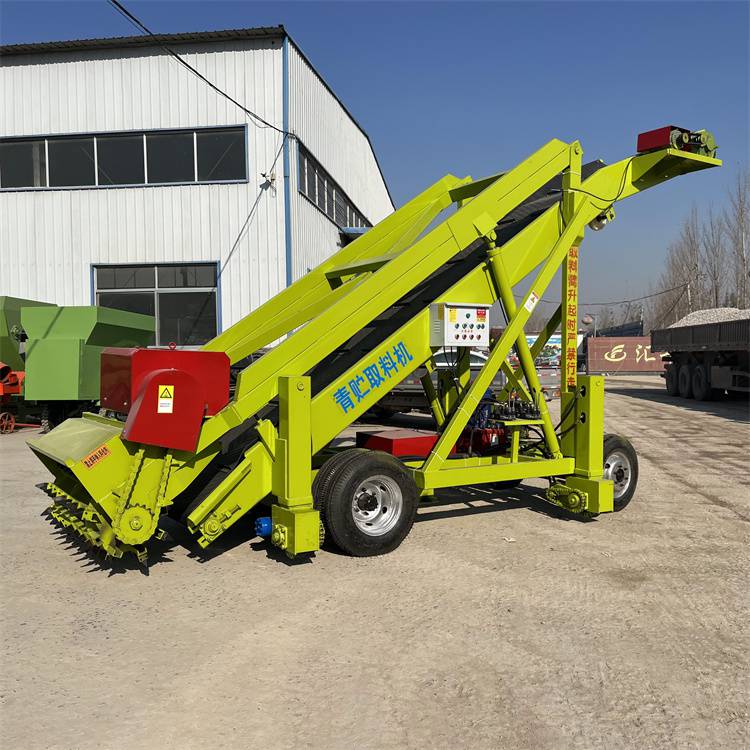 多种规格青贮取料机 家用型4米电动铲草车 自走式牧场抓料车