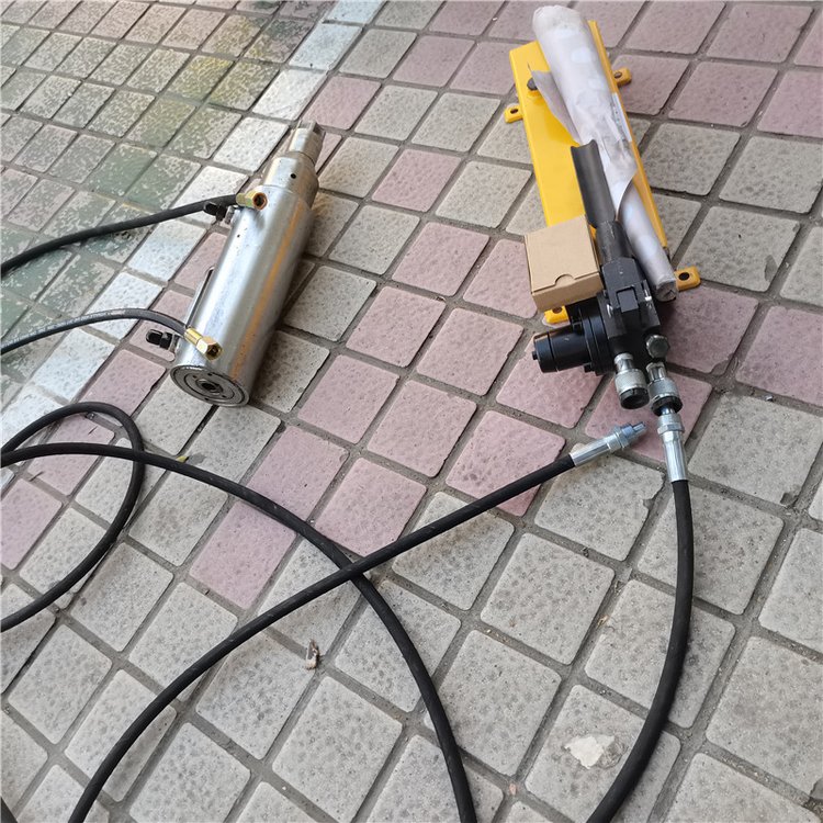 桥梁预应力锚索张拉机具 钢绞线穿心千斤顶 智能张拉设备